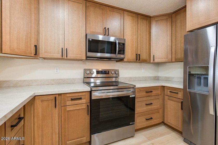 Beautifully remodeled condominium with stunning views of a - photo 10