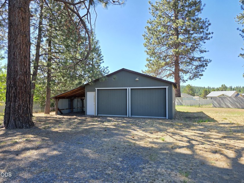 Welcome home to this beautifully maintained 3-bedroom - photo 30