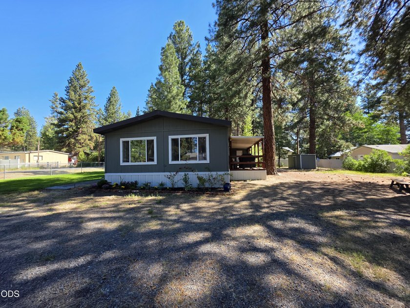 Welcome home to this beautifully maintained 3-bedroom - photo 34