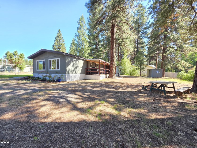 Welcome home to this beautifully maintained 3-bedroom - photo 35
