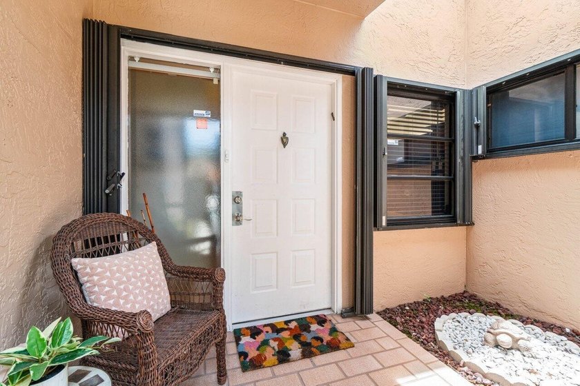 Lovely 2 beds/2 bath villa in beautiful gated 55+ Whisper Walk! - photo 5