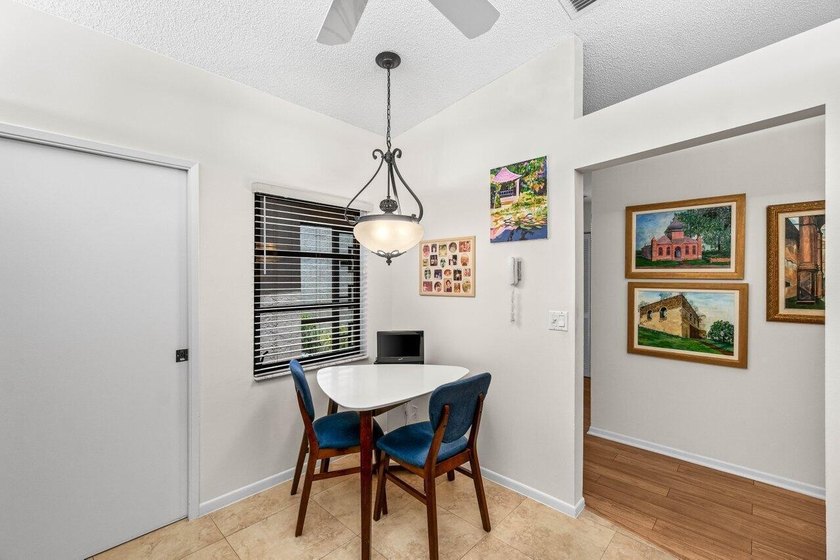 Lovely 2 beds/2 bath villa in beautiful gated 55+ Whisper Walk! - photo 9