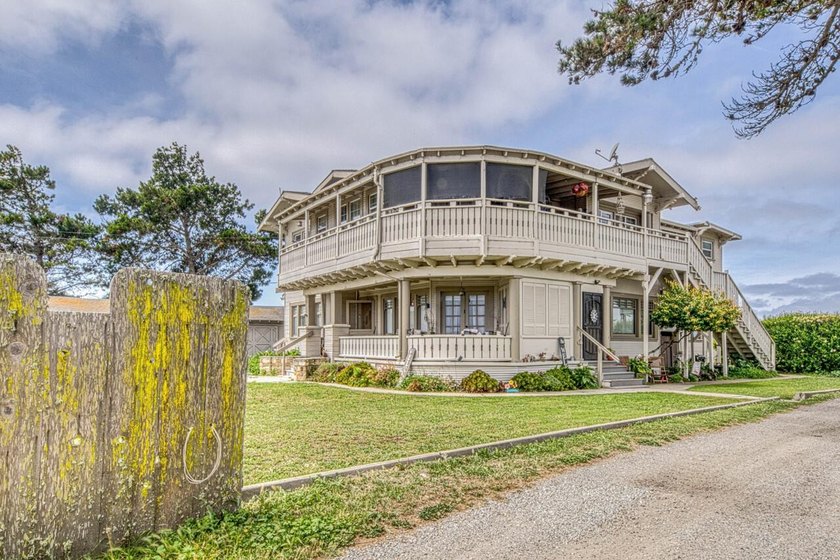 Rare 11-unit rental property on a large lot in a convenient - photo 2