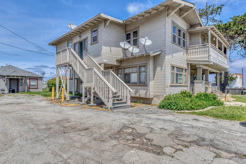 Rare 11-unit rental property on a large lot in a convenient - photo 5