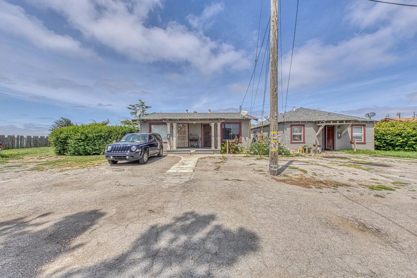 Rare 11-unit rental property on a large lot in a convenient - photo 8