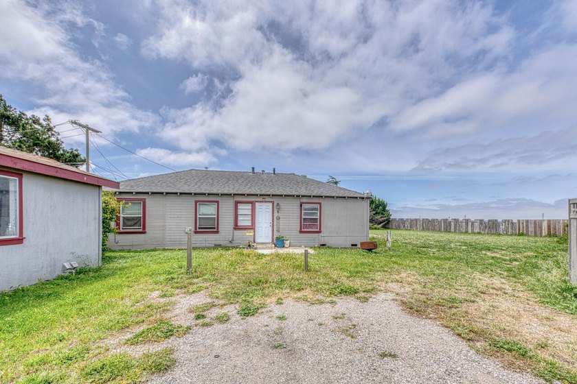Rare 11-unit rental property on a large lot in a convenient - photo 9