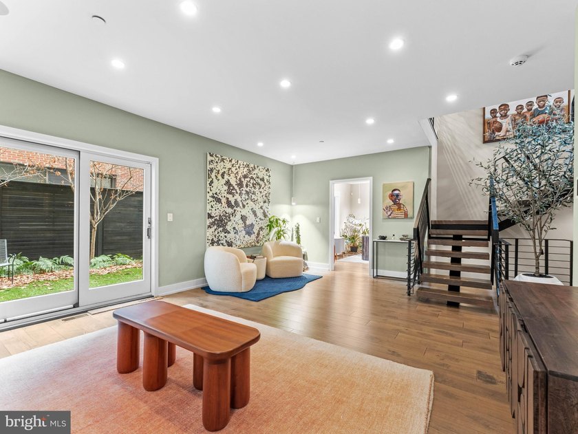 A Rare First Offering. A privately curated, custom end-unit - photo 16