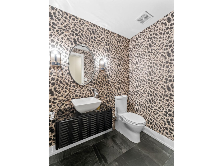 A Rare First Offering. A privately curated, custom end-unit - photo 21