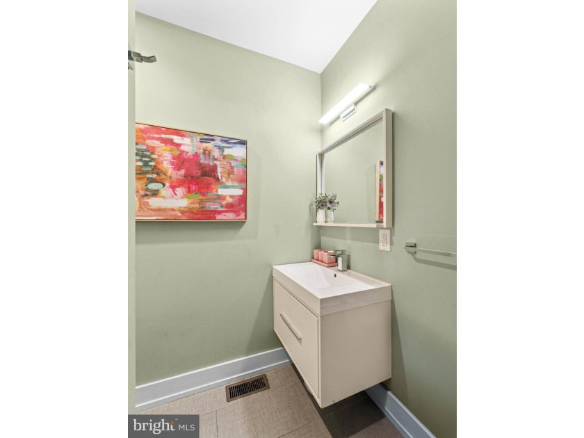 A Rare First Offering. A privately curated, custom end-unit - photo 34