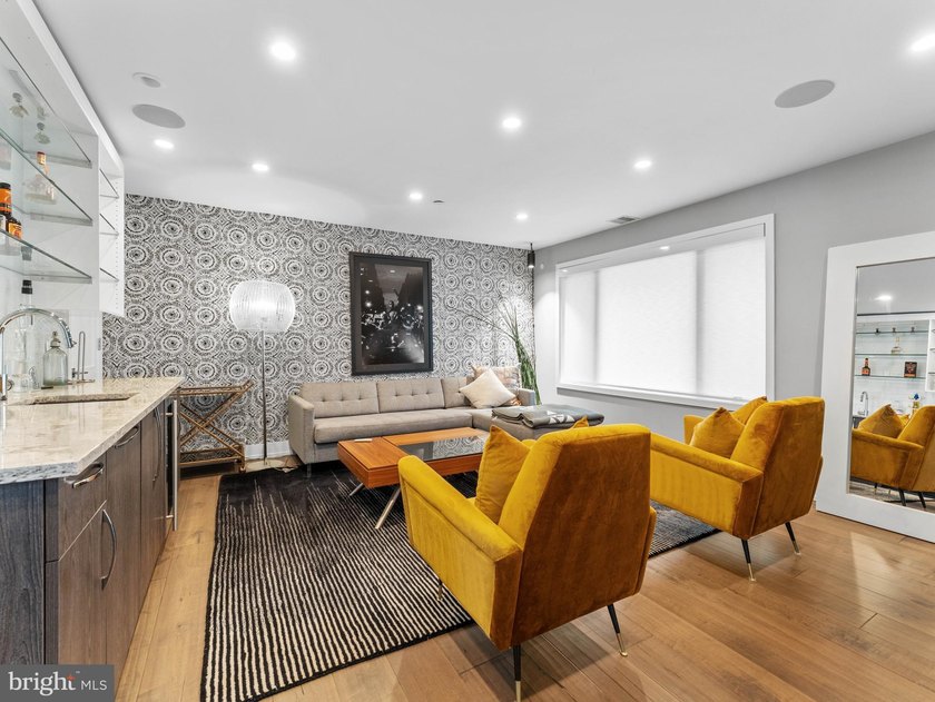 A Rare First Offering. A privately curated, custom end-unit - photo 36