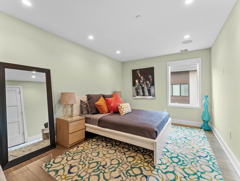 A Rare First Offering. A privately curated, custom end-unit - photo 43