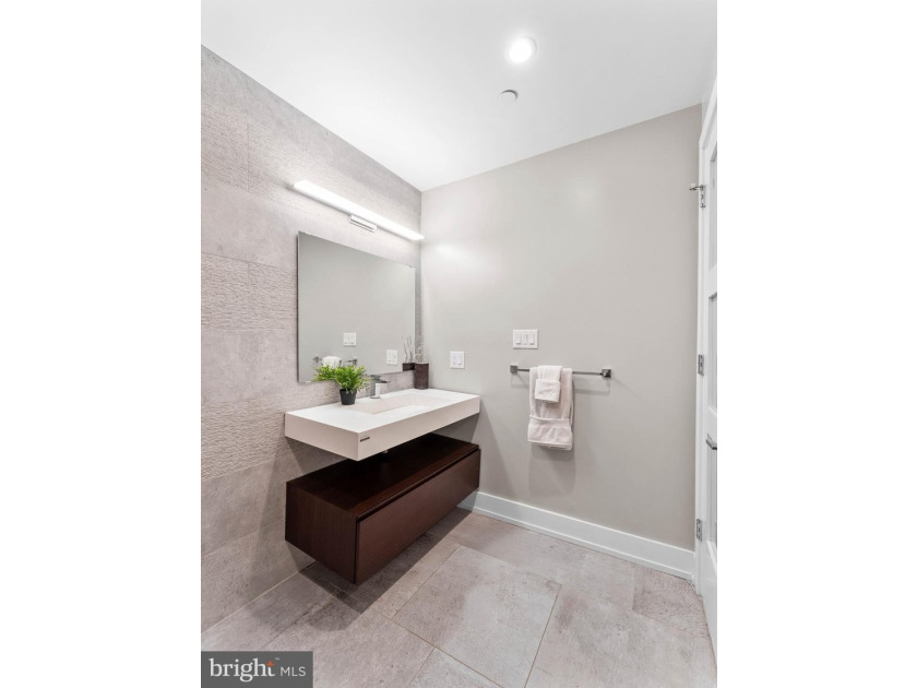 A Rare First Offering. A privately curated, custom end-unit - photo 45