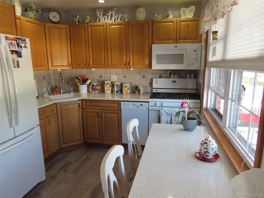 Perched in a prime upper-unit location with break taking views - photo 28