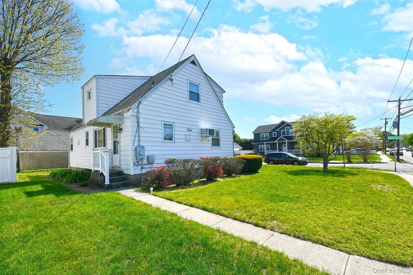 Come see this beautifully renovated Cape Cod style home. This - photo 20