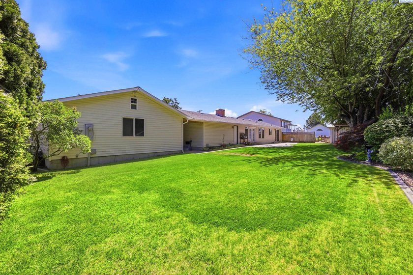 MLS# 294620 Just steps from the Columbia River and walking - photo 29