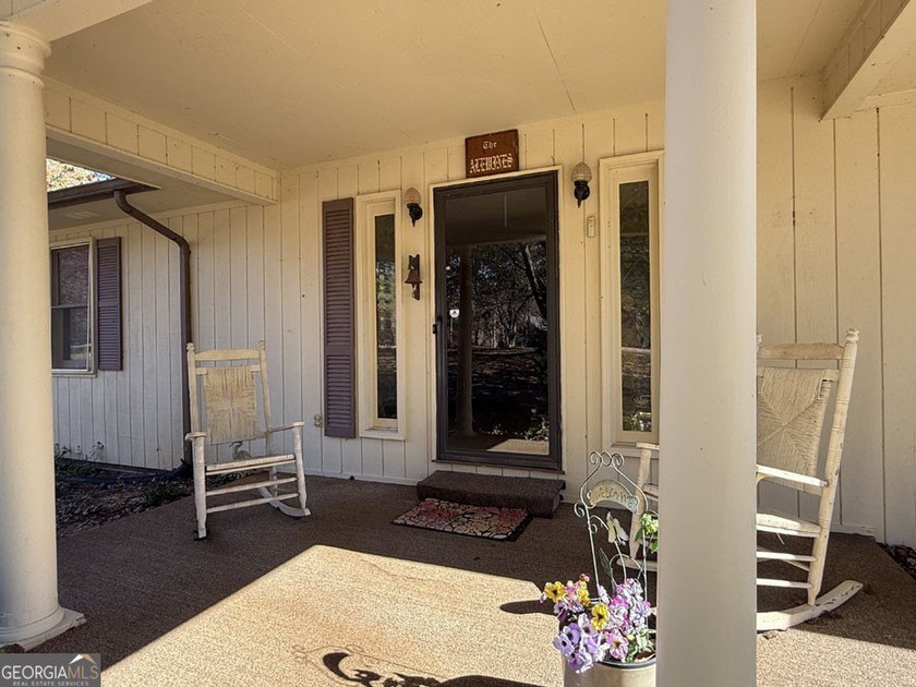 This Lake Hartwell home is just 10 minutes from I-85 with easy - photo 2