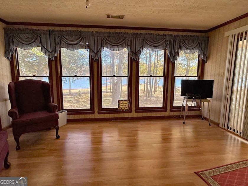 This Lake Hartwell home is just 10 minutes from I-85 with easy - photo 3