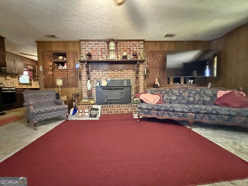 This Lake Hartwell home is just 10 minutes from I-85 with easy - photo 4