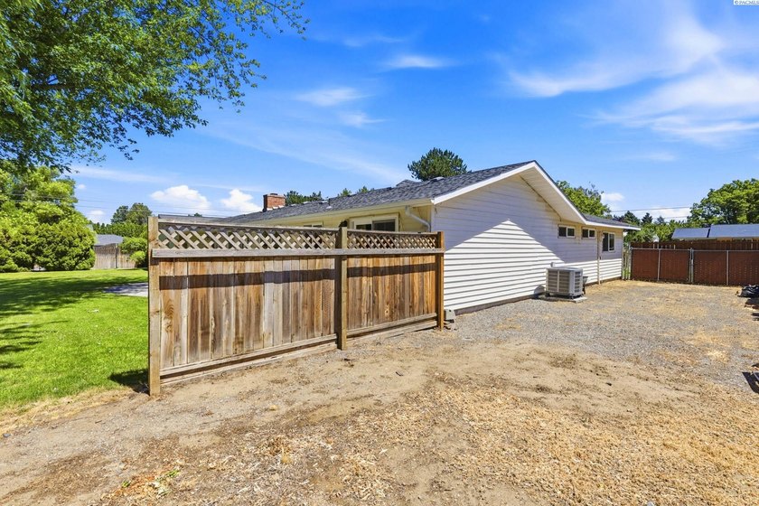 MLS# 294620 Just steps from the Columbia River and walking - photo 35