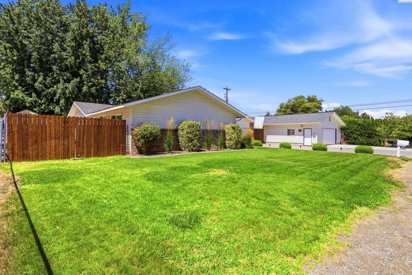 MLS# 294620 Just steps from the Columbia River and walking - photo 36