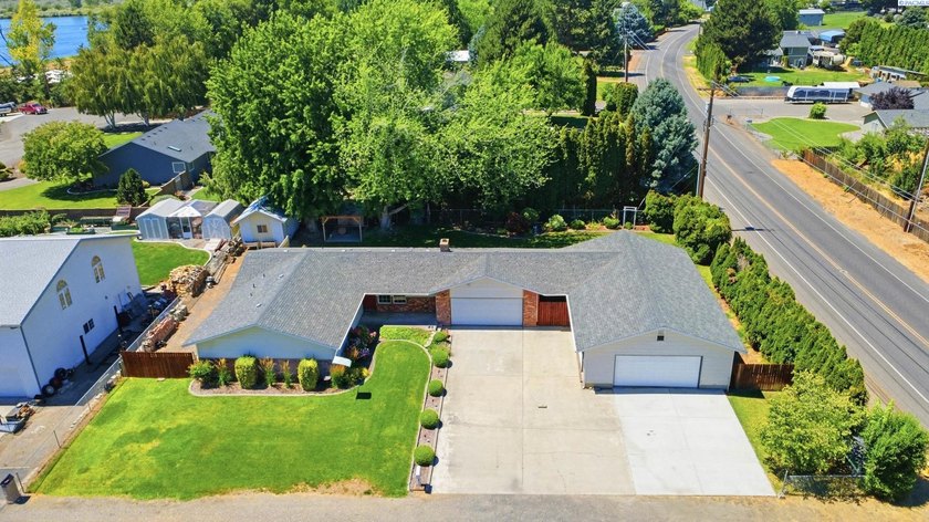 MLS# 294620 Just steps from the Columbia River and walking - photo 37