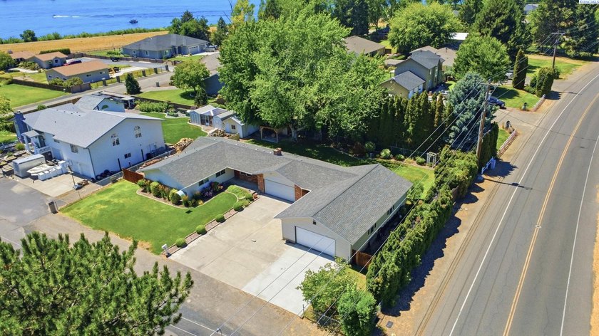 MLS# 294620 Just steps from the Columbia River and walking - photo 38