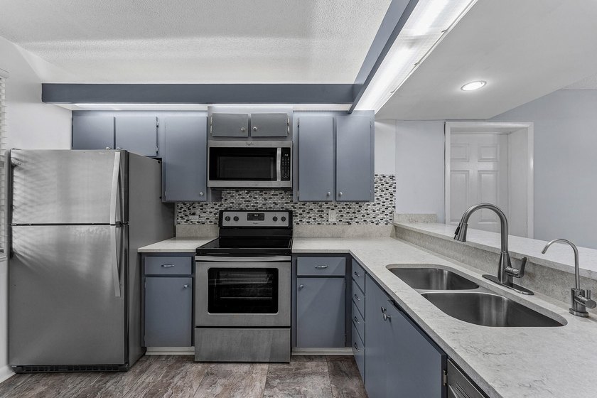 Beautiful and spacious 2 bdrms, 2baths apartment in the - photo 4