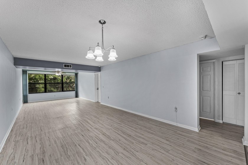 Beautiful and spacious 2 bdrms, 2baths apartment in the - photo 9