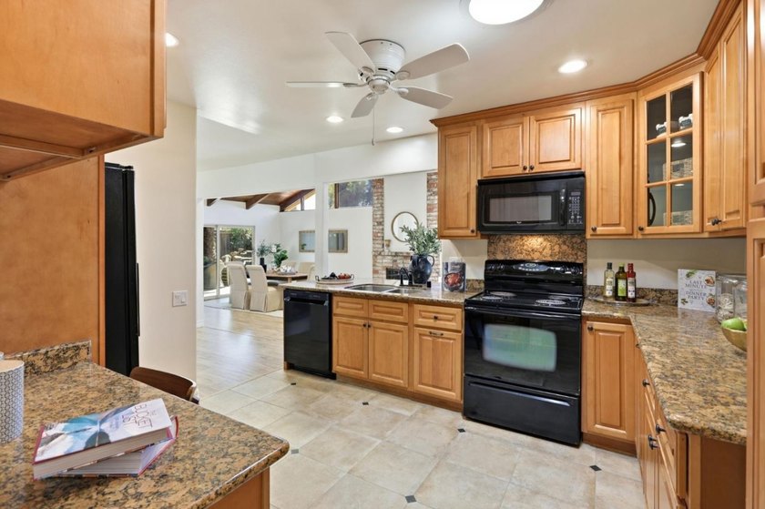 Welcome to 4871 Rue Bordeaux, a beautiful home offering 3 - photo 11