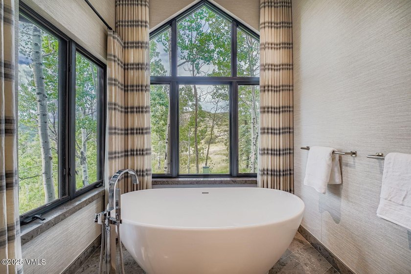 A Legacy Estate. Set on 35 acres, adjacent to BLM, and located 8 - photo 15