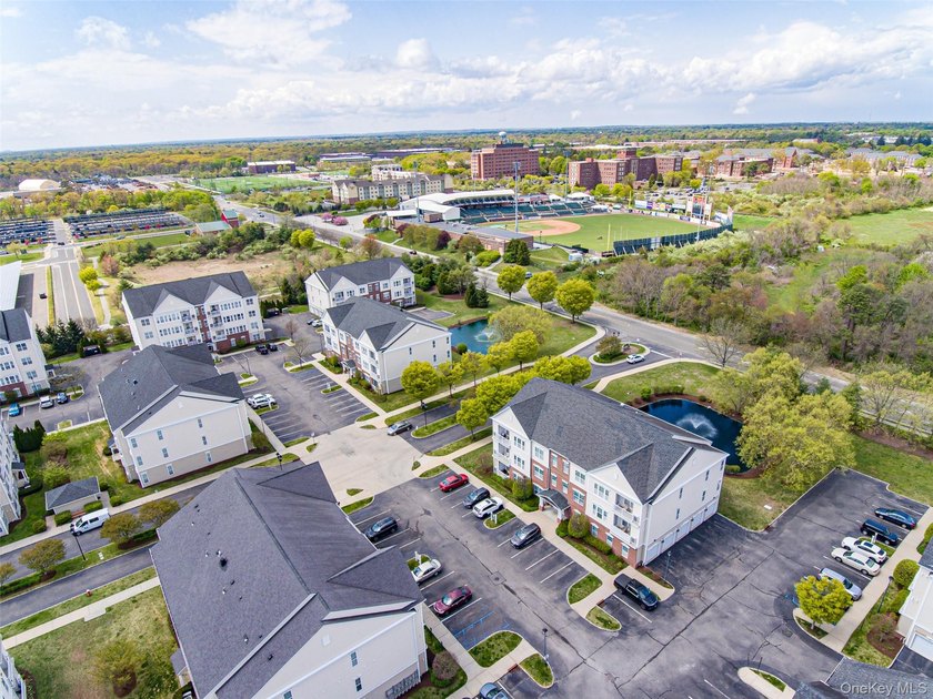 Welcome to Courthouse Commons, where luxury and comfort come - photo 22