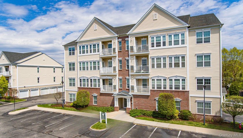 Welcome to Courthouse Commons, where luxury and comfort come - photo 30