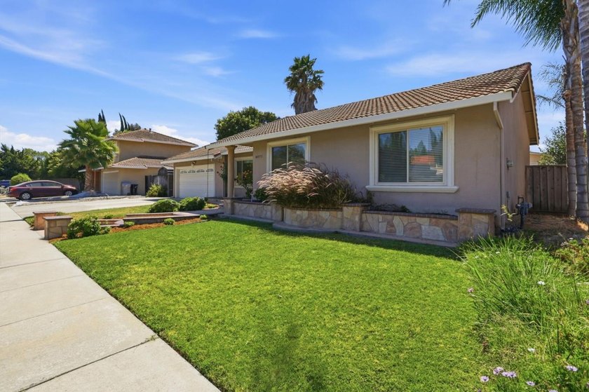 Welcome to 4871 Rue Bordeaux, a beautiful home offering 3 - photo 36