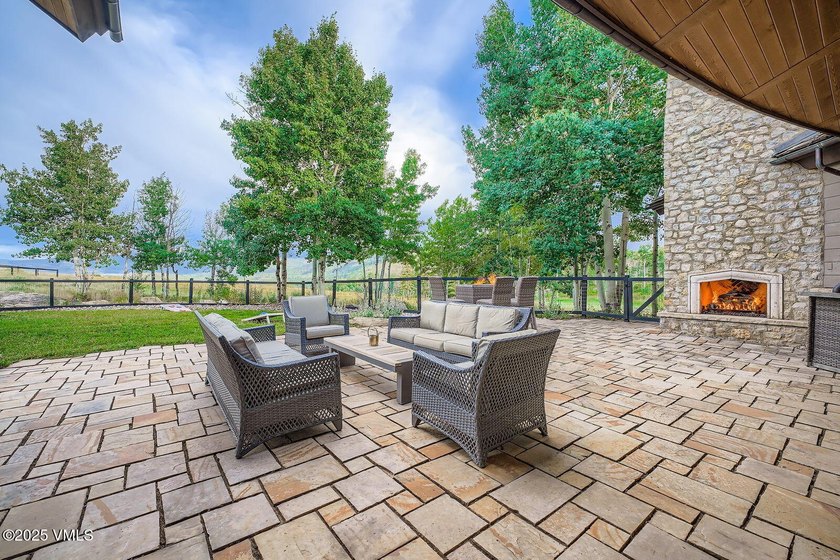 A Legacy Estate. Set on 35 acres, adjacent to BLM, and located 8 - photo 38