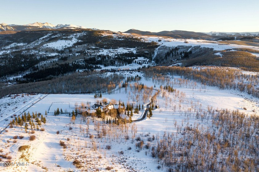 A Legacy Estate. Set on 35 acres, adjacent to BLM, and located 8 - photo 45