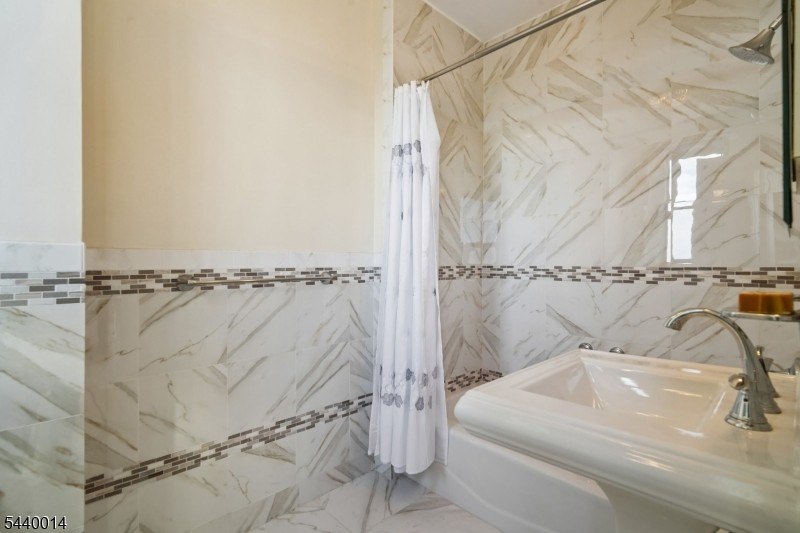 Experience timeless elegance and breathtaking NYC views in this - photo 19