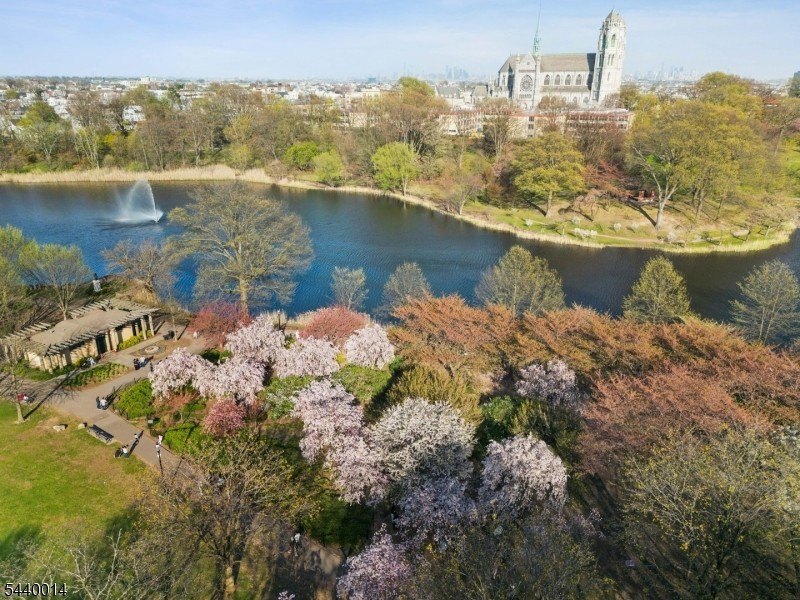 Experience timeless elegance and breathtaking NYC views in this - photo 28