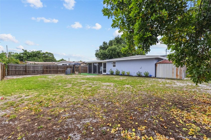 Under contract-accepting backup offers. Welcome to this - photo 11