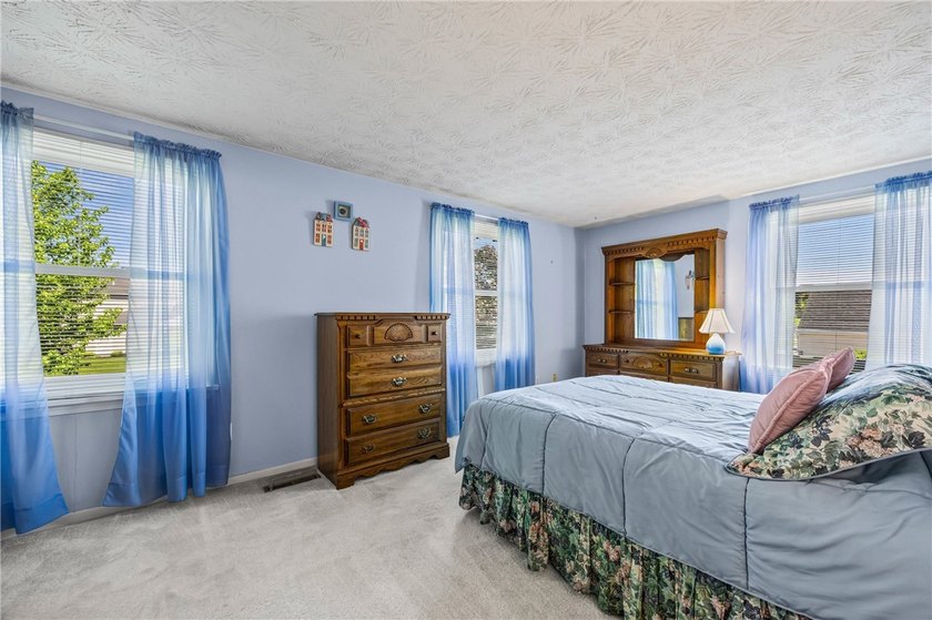 Adorable 2-bedroom, 1.5-bath end-unit condo in Webster offering - photo 19