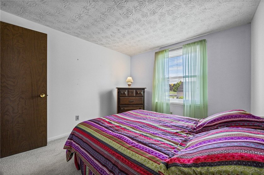 Adorable 2-bedroom, 1.5-bath end-unit condo in Webster offering - photo 23