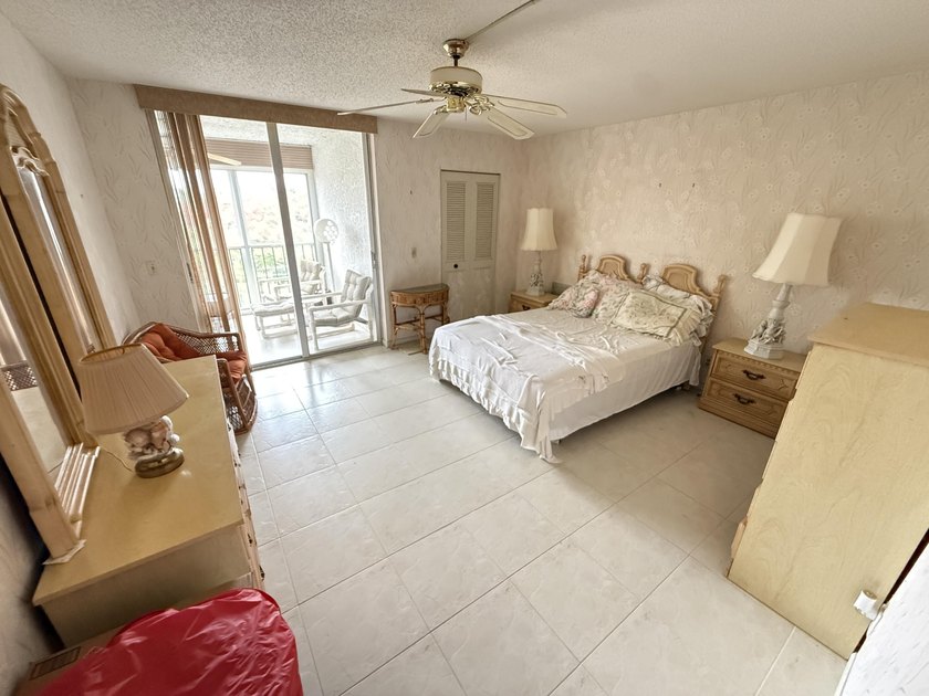 Enjoy penthouse living in the desirable gated section of - photo 4