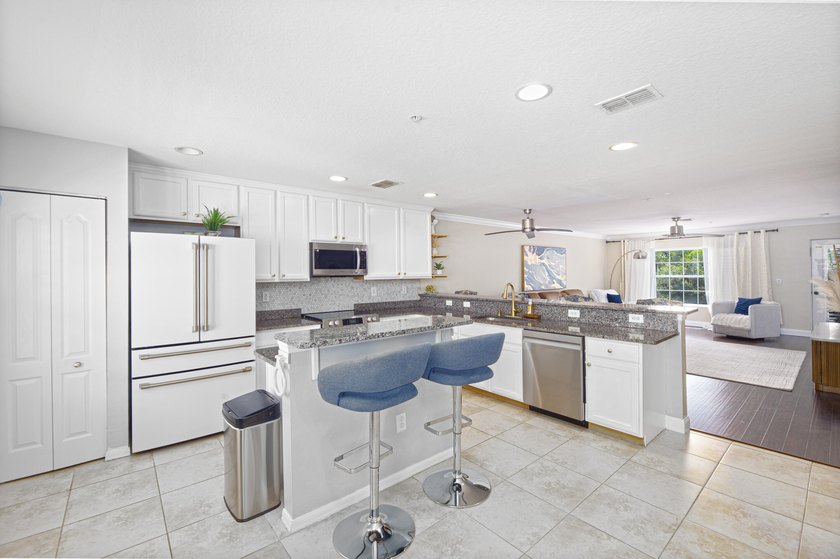 Welcome to this beautifully maintained turn-key three-story - photo 4
