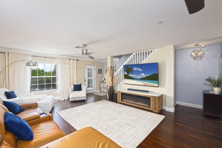 Welcome to this beautifully maintained turn-key three-story - photo 6