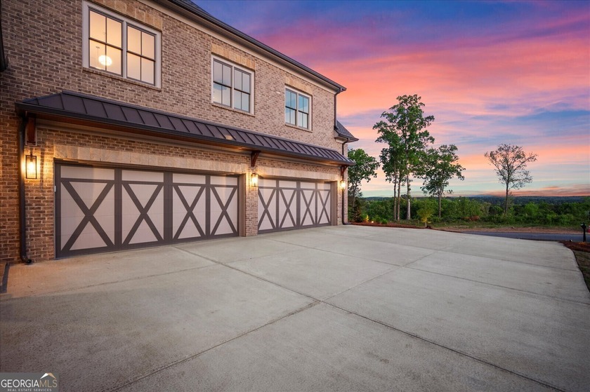 SOPHISTICATED ELEGANCE THROUGHOUT THIS STUNNING NEW CUSTOM - photo 13