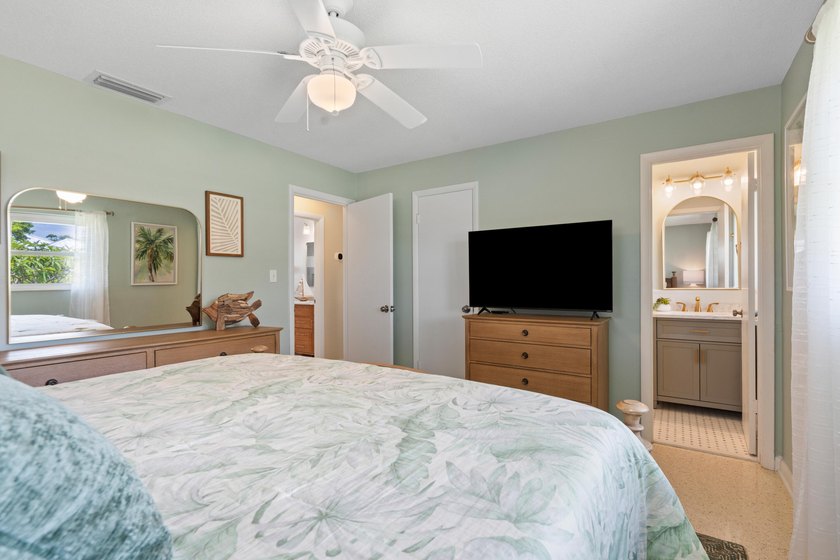 Just a 7 minute walk to the beach &amp; 1.2 miles to Jaycee Park - photo 18