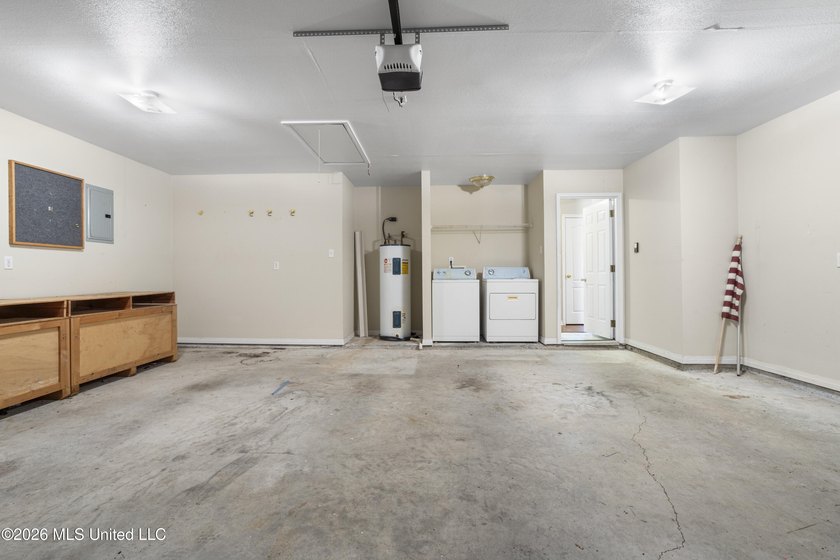 Welcome to this beautiful 4 - bedroom, 2 bath home located in - photo 23