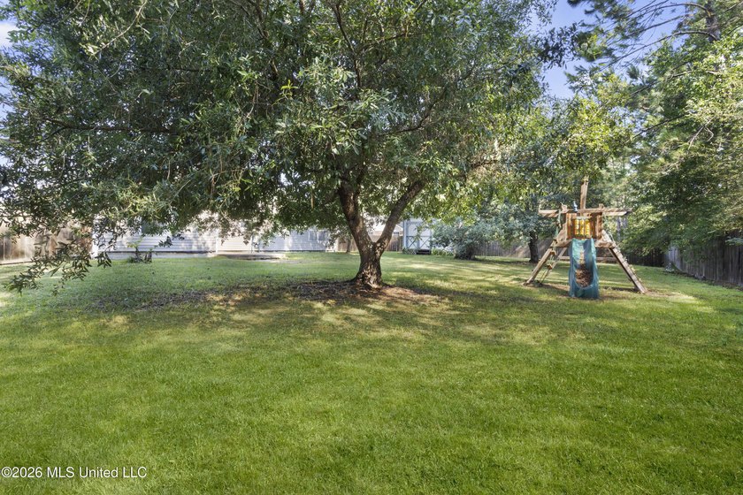 Welcome to this beautiful 4 - bedroom, 2 bath home located in - photo 26