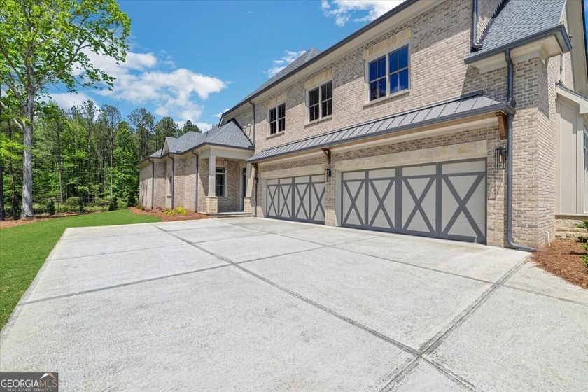SOPHISTICATED ELEGANCE THROUGHOUT THIS STUNNING NEW CUSTOM - photo 27