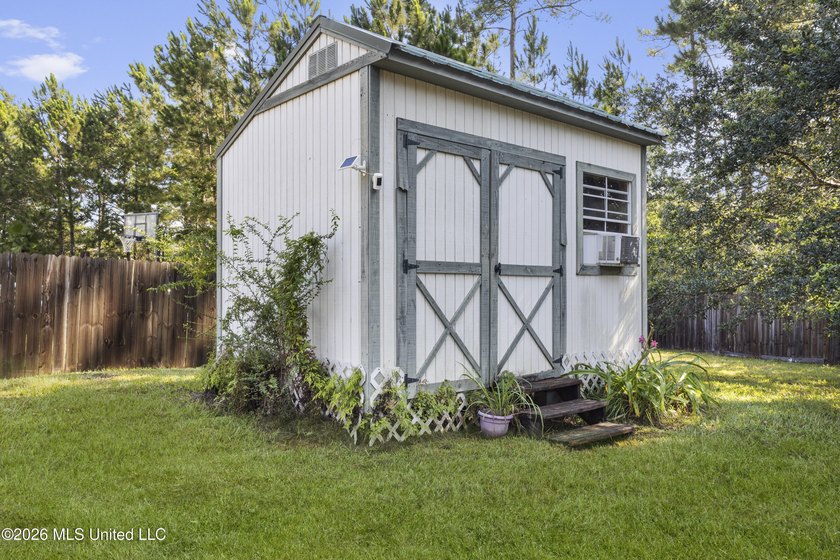 Welcome to this beautiful 4 - bedroom, 2 bath home located in - photo 28