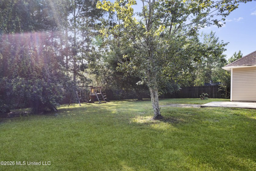 Welcome to this beautiful 4 - bedroom, 2 bath home located in - photo 29